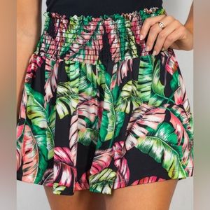 White Birch NWOT tropical floral vacation shorts with pockets green pink black